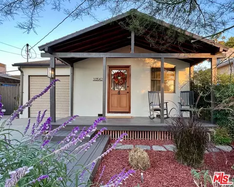 10542 Rhodesia Ave, Sunland, CA 91040