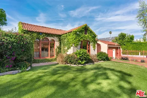 10739 Acama St, North Hollywood, CA 91602
