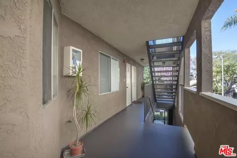 744 Rose Ave, Long Beach, CA 90813 photo 2
