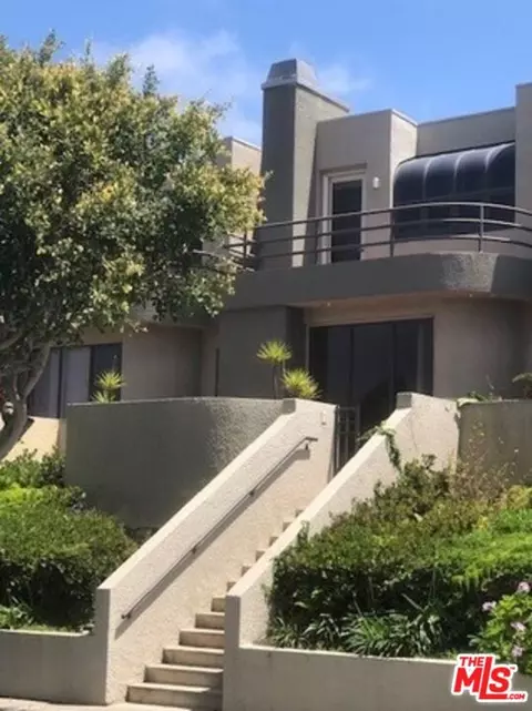 132 Convoy St, Playa Del Rey, CA 90293