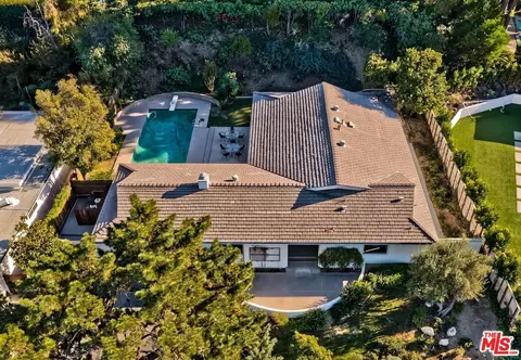 3343 Red Rose Dr, Encino, CA 91436