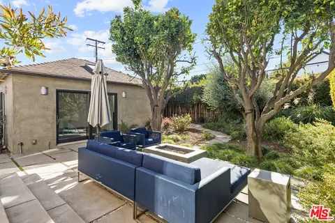 3933 Walgrove Ave, Los Angeles, CA 90066