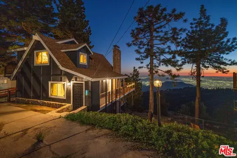 31395 Deer Lick Ln, Running Springs, CA 92382