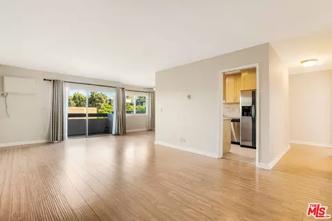 8001 Redlands St #201, Playa Del Rey, CA 90293