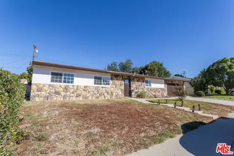 1305 Ahart St, Simi Valley, CA 93065 photo 2
