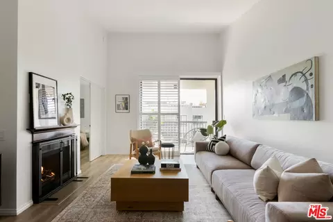 911 N Kings Rd #304, West Hollywood, CA 90069