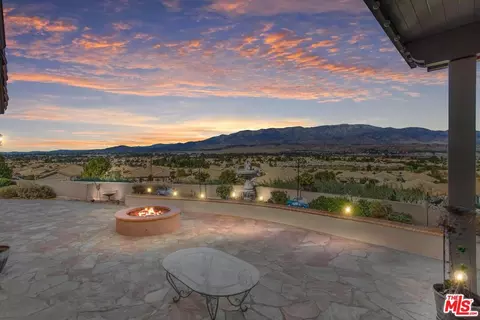 2333 Keystone Ct, Banning, CA 92220