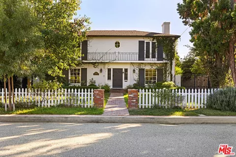 2186 San Pasqual St, Pasadena, CA 91107