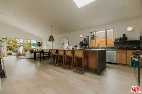 5136 S Victoria Ave, Los Angeles, CA 90043