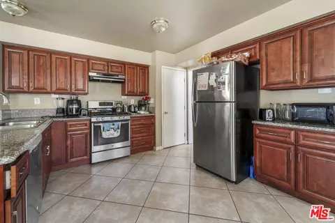 Kitchen - 3575 Crystal Ct, Palmdale, CA 93550 photo 2 of 2