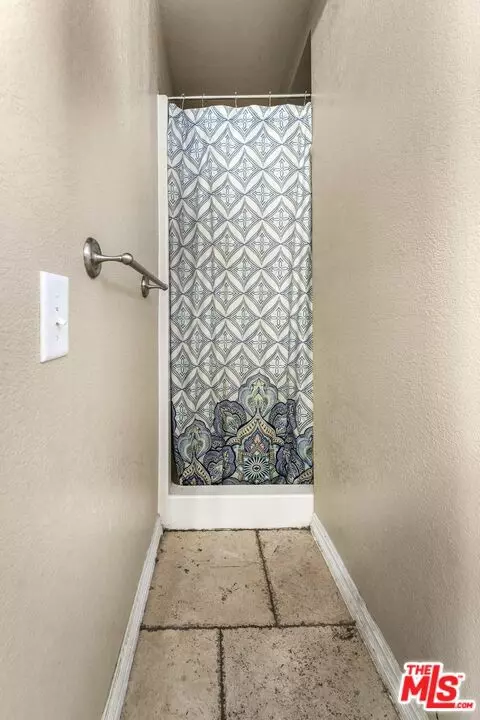 Bath - 3575 Crystal Ct, Palmdale, CA 93550 photo 1 of 5