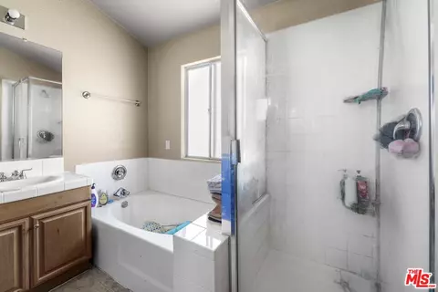Bath - 3575 Crystal Ct, Palmdale, CA 93550 photo 5 of 5