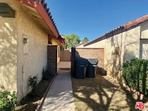 37525 37th St, Palmdale, CA 93550 photo 3