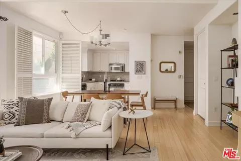 2125 S Bentley Ave #110, Los Angeles, CA 90025