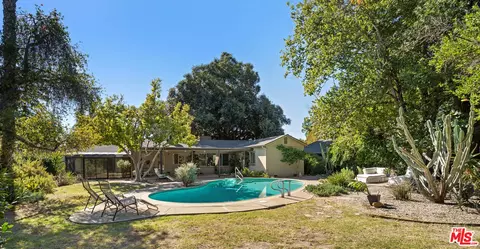 17345 Raymer St, Sherwood Forest, CA 91325