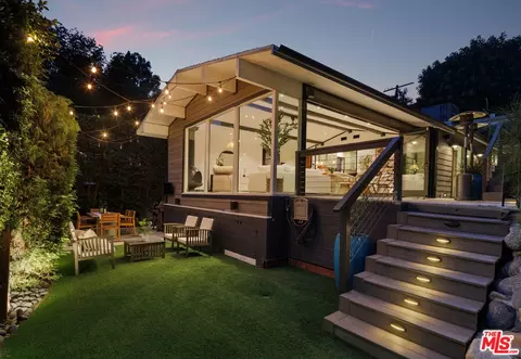 8515 Walnut Dr, Los Angeles, CA 90046