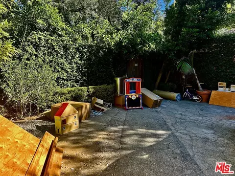 8964 Wonderland Park Ave, Los Angeles, CA 90046