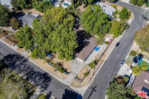 23509 Califa St, Woodland Hills, CA 91367