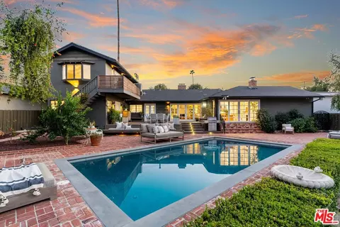 20521 Quedo Dr, Woodland Hills, CA 91364