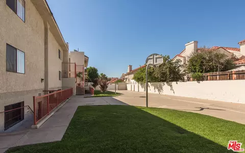 18325 Saticoy St, Reseda, CA 91335 photo 16