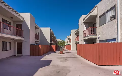 18325 Saticoy St, Reseda, CA 91335 photo 6