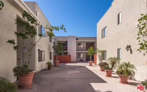 18325 Saticoy St, Reseda, CA 91335 photo 5