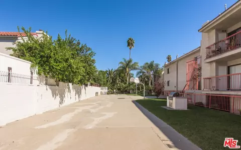 18325 Saticoy St, Reseda, CA 91335 photo 12