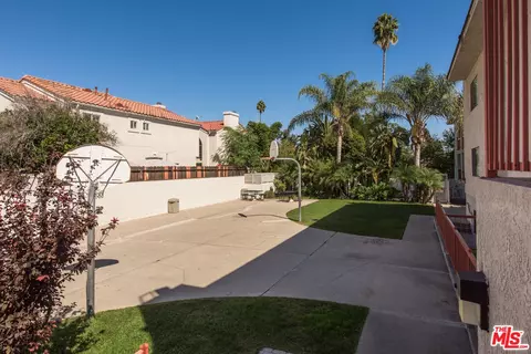 18325 Saticoy St, Reseda, CA 91335 photo 9