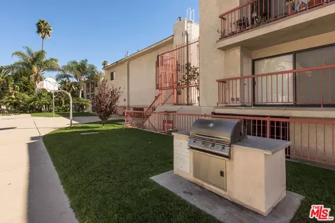18325 Saticoy St, Reseda, CA 91335 photo 13