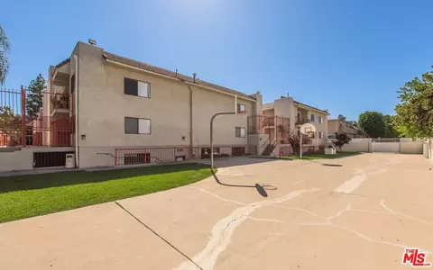 18325 Saticoy St, Reseda, CA 91335 photo 10