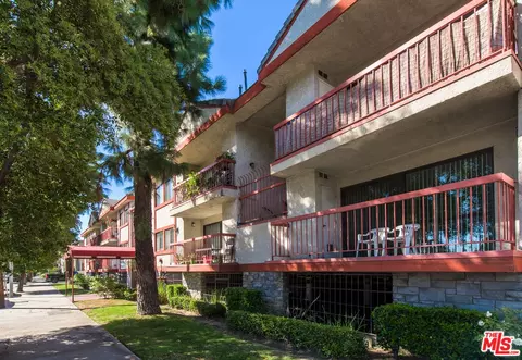 18325 Saticoy St, Reseda, CA 91335 photo 2