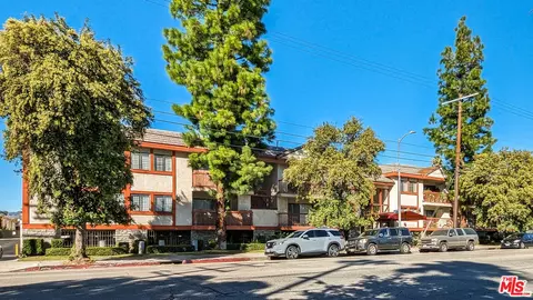18325 Saticoy St, Reseda, CA 91335