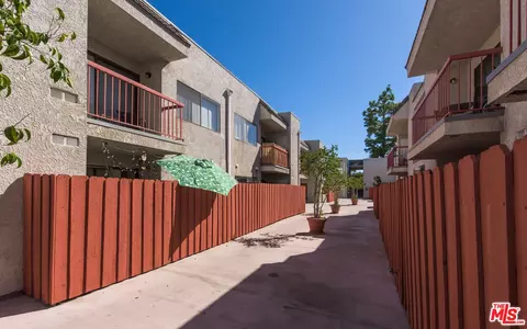 18325 Saticoy St, Reseda, CA 91335 photo 8