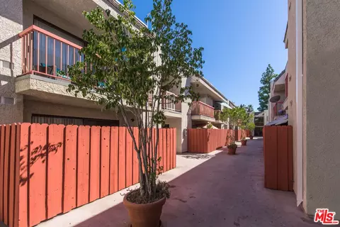 18325 Saticoy St, Reseda, CA 91335 photo 17