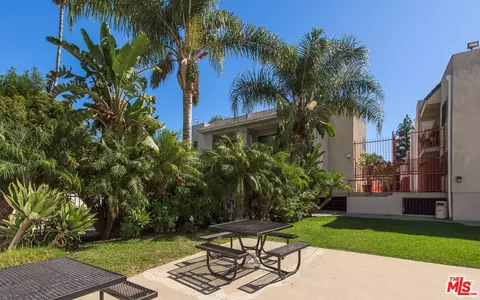 18325 Saticoy St, Reseda, CA 91335 photo 14