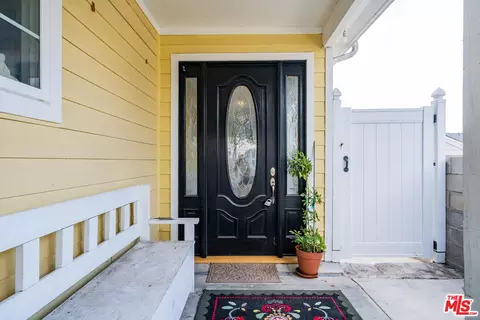 6932 Beckett St, Tujunga, CA 91042 photo 2