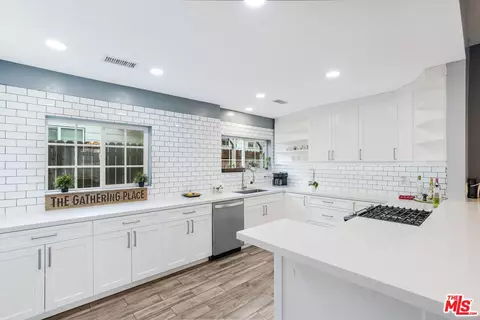 6932 Beckett St, Tujunga, CA 91042 photo 9
