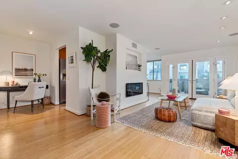 1124 N La Cienega Blvd #301, West Hollywood, CA 90069