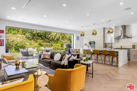 2727 Casiano Rd, Los Angeles, CA 90077