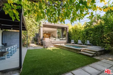 8570 Rugby Dr, West Hollywood, CA 90069