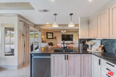 672 Verdemont Cir, Simi Valley, CA 93065 photo 8
