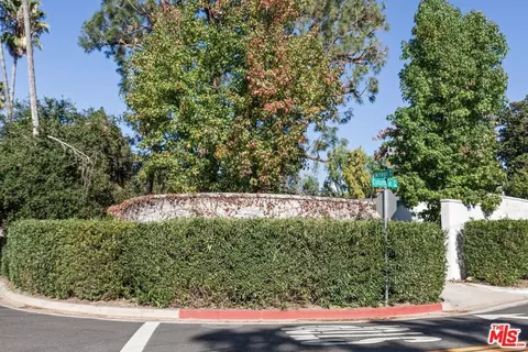 1260 S Arroyo Blvd, Pasadena, CA 91105 photo 2