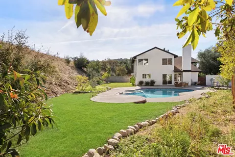 26004 Redbluff Dr, Calabasas, CA 91302