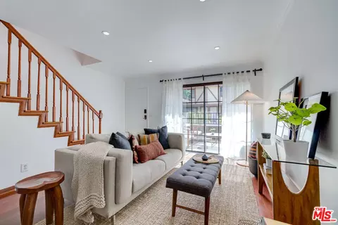 11127 La Maida St #32, North Hollywood, CA 91601