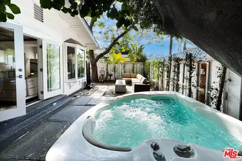 6830 De Longpre Ave, Los Angeles, CA 90028