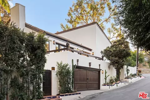 2660 La Cuesta Dr, Los Angeles, CA 90046