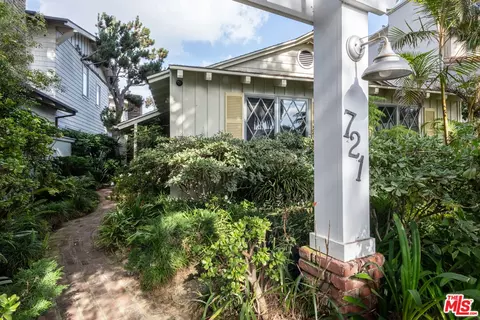 721 31st St, Manhattan Beach, CA 90266