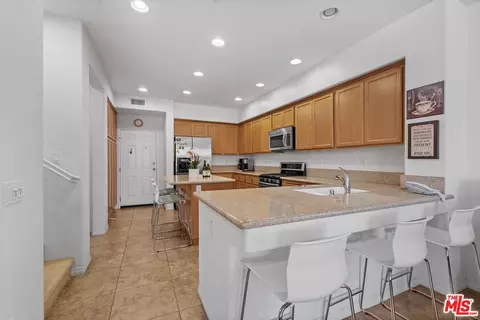 527 Garonne St, Oxnard, CA 93036 photo 9