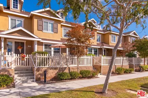 527 Garonne St, Oxnard, CA 93036 photo 2