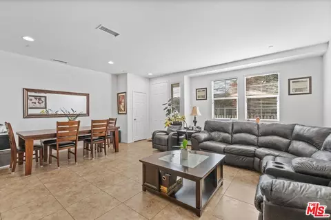 527 Garonne St, Oxnard, CA 93036 photo 8